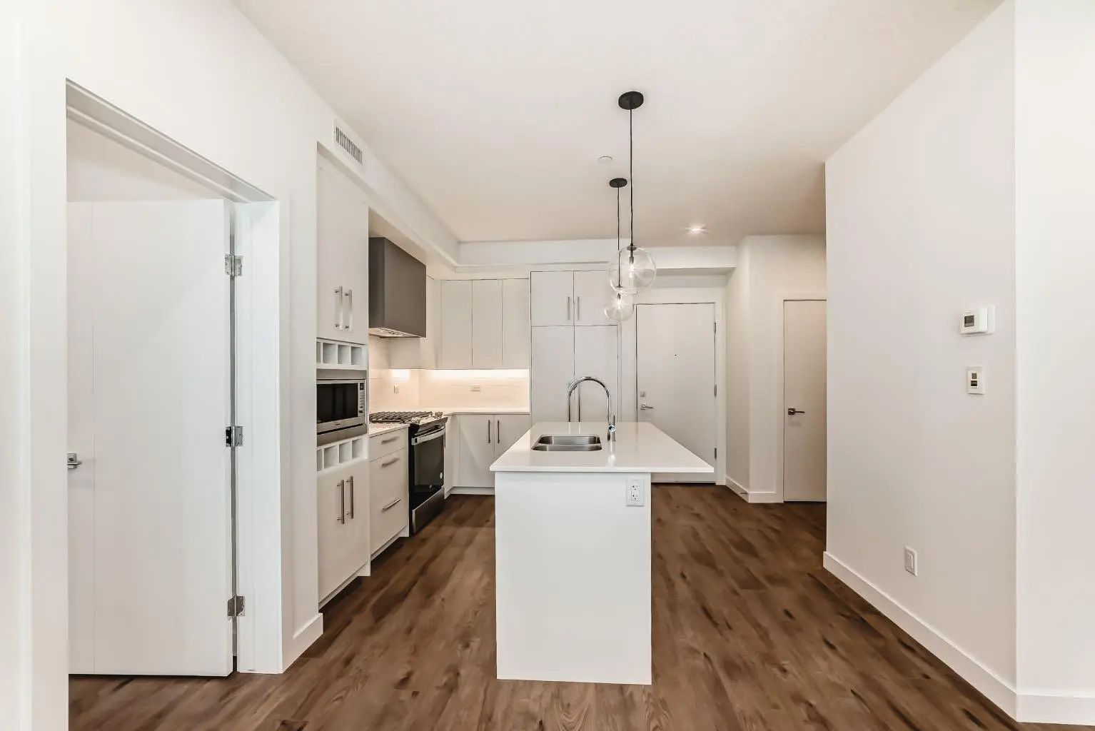 205 8370 Broadcast Avenue Southwest, Calgary – Residential Apartment Listing Photo 7