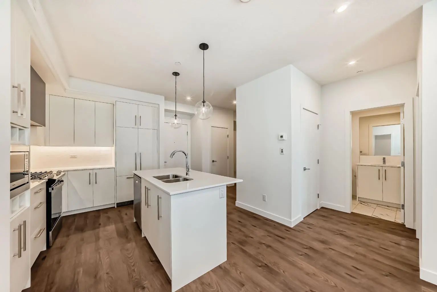 205 8370 Broadcast Avenue Southwest, Calgary – Residential Apartment Listing Photo 8