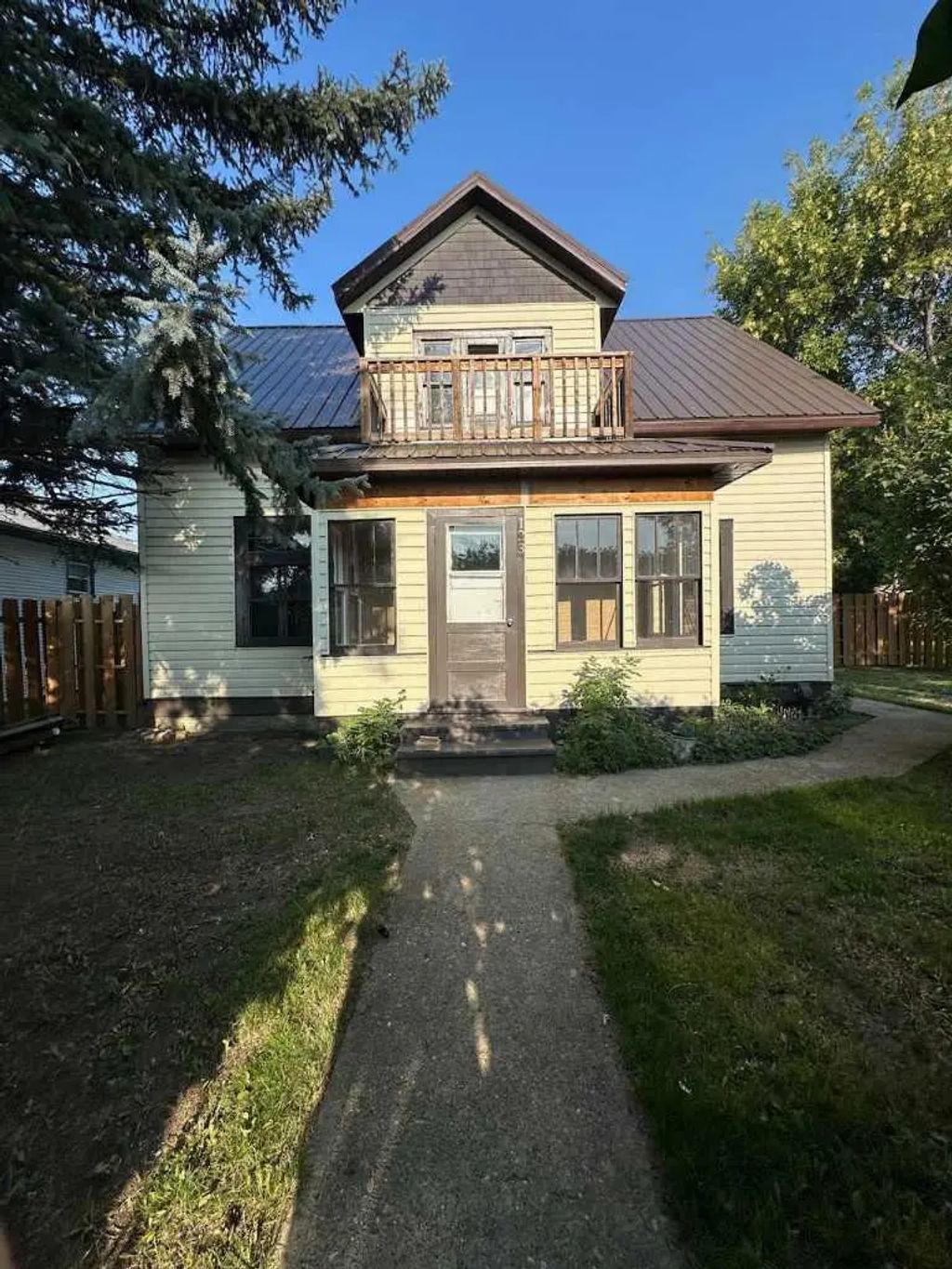 123 3 Street E, Brooks