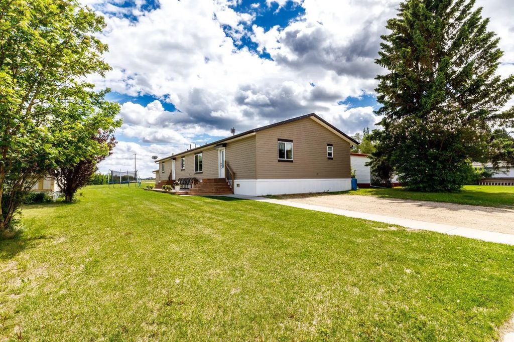 4705 45 Avenue , Alix
