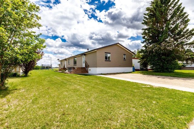 4705 45 Avenue , Alix