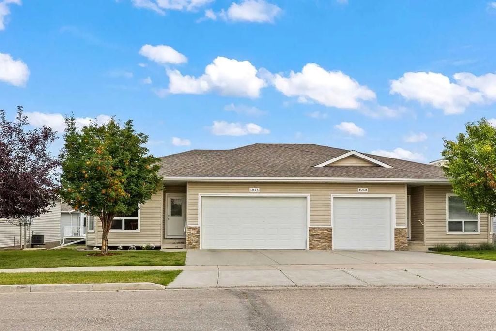 1044 3rd Street , Diamond Valley