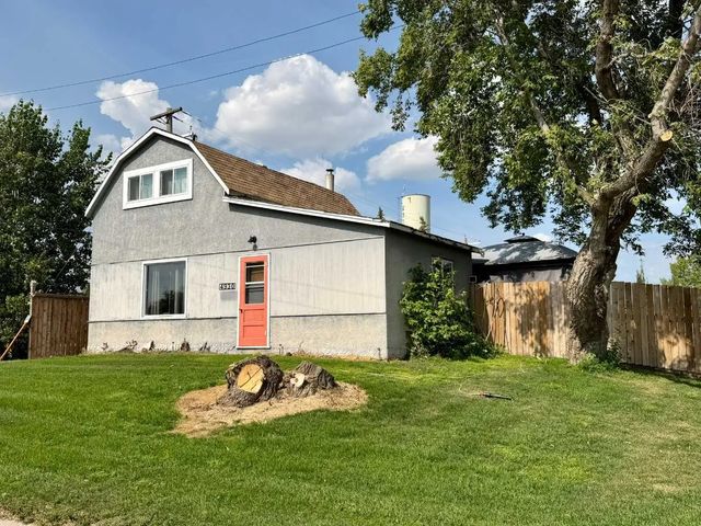4930 50 Avenue , Edgerton