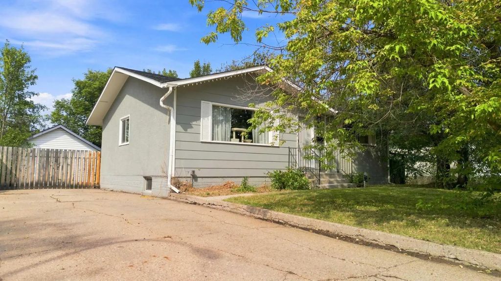9822 80 Avenue , Grande Prairie