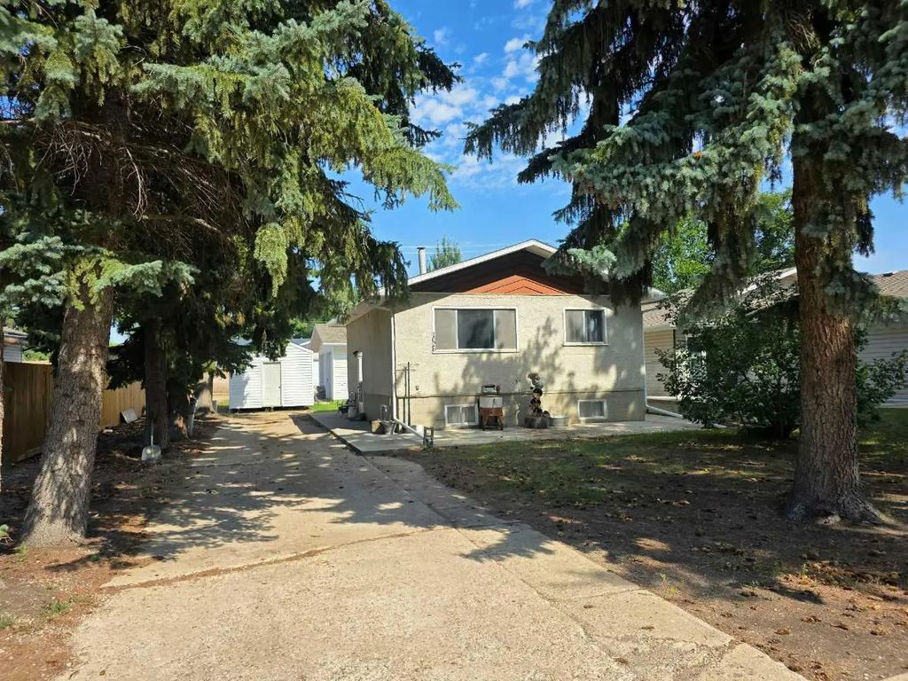 1026 11 Avenue , Wainwright
