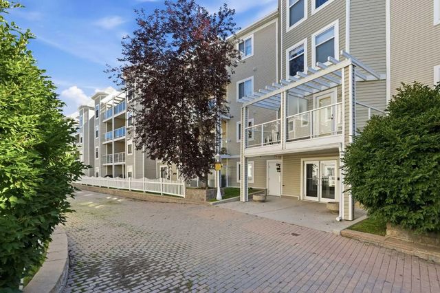 221 290 Shawville Way Se, Calgary