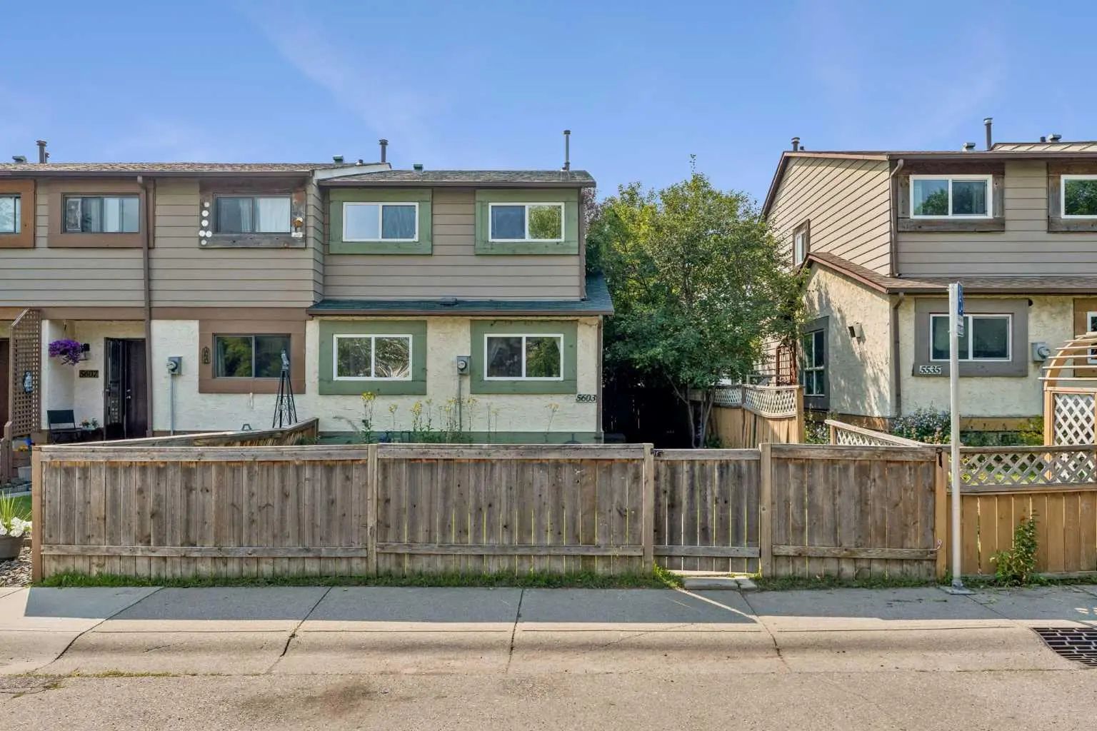 5603 1 Avenue Southeast, Calgary – Residential Row/Townhouse Listing Photo 2