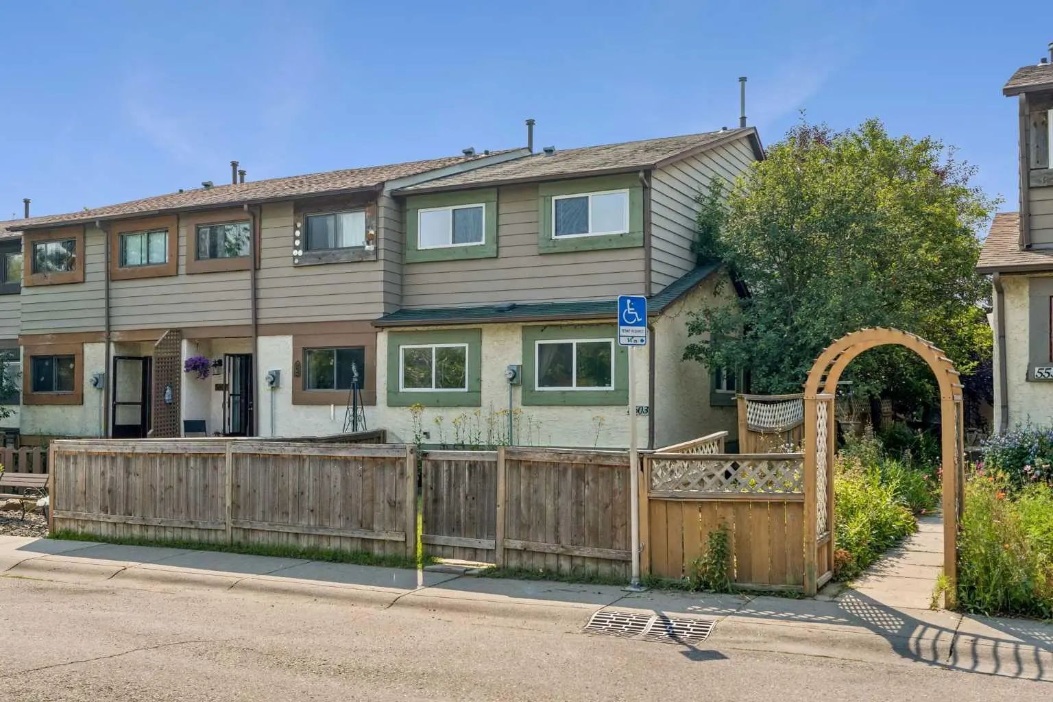 5603 1 Avenue Southeast, Calgary – Residential Row/Townhouse Listing Photo 3