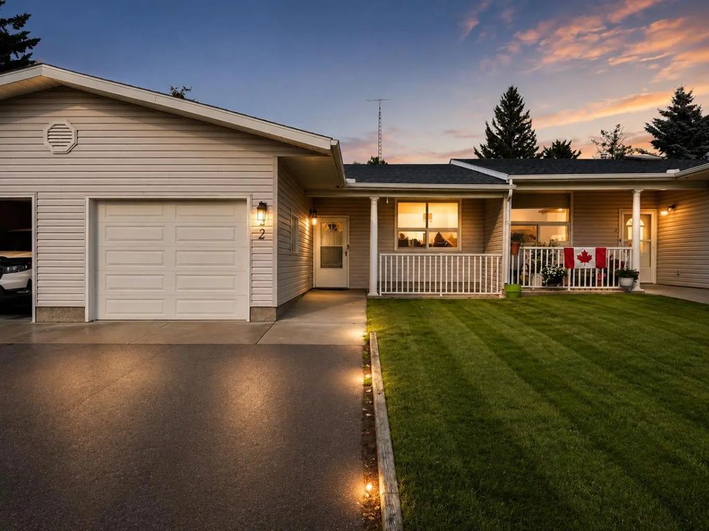 2 717 Centre Street , Vulcan