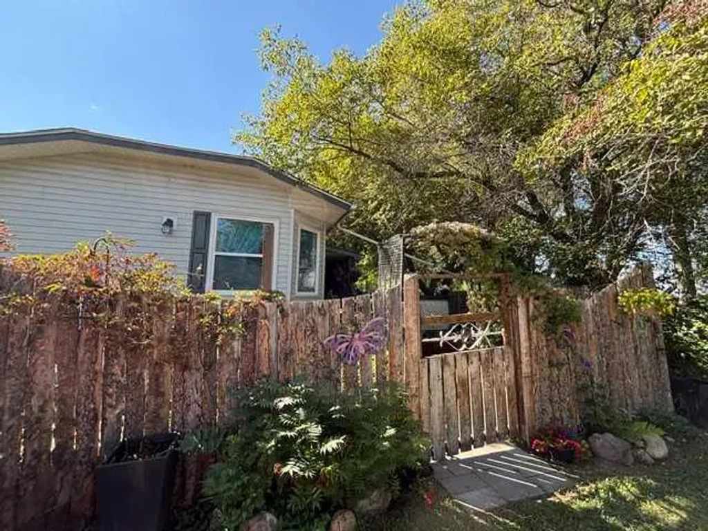 30 38138 Range Road 283  , Rural Red Deer County