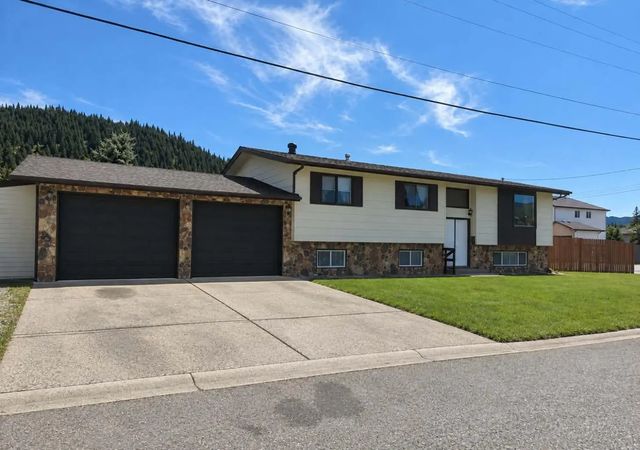3002 225 Street , Bellevue
