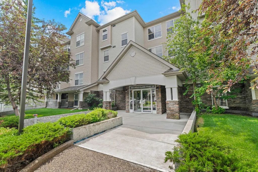 208 2000 Applevillage Court Se, Calgary
