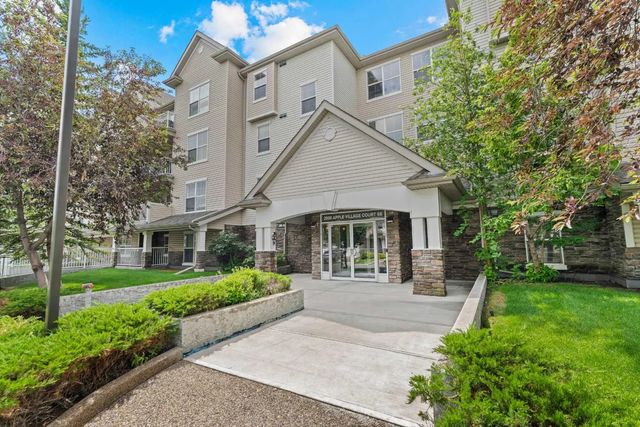 208 2000 Applevillage Court Se, Calgary