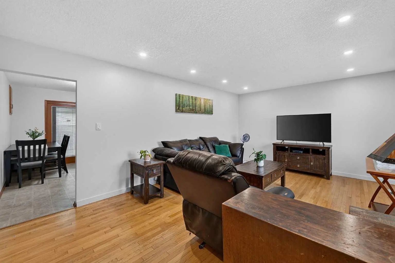 1032 Mayland Drive Northeast, Calgary – Residential Detached Listing Photo 4