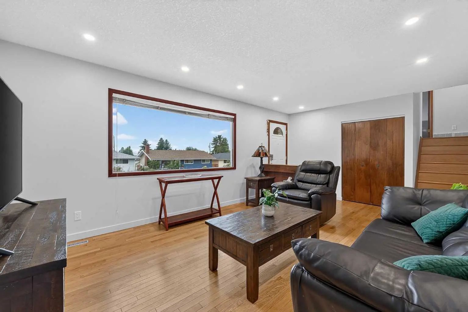1032 Mayland Drive Northeast, Calgary – Residential Detached Listing Photo 6