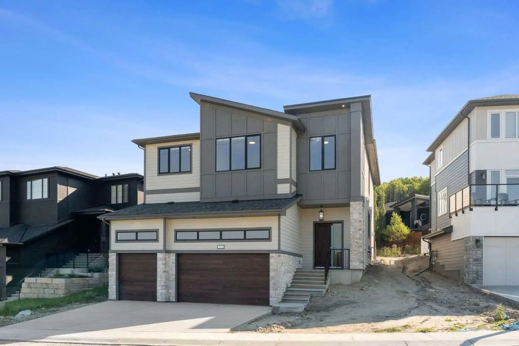 140 Crestridge Terrace Sw, Calgary