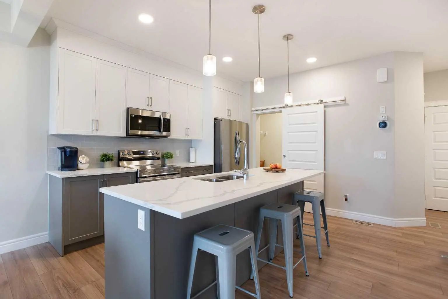 352 Creekrun Crescent Southwest, Airdrie – Residential Semi Detached (Half Duplex) Listing Photo 3