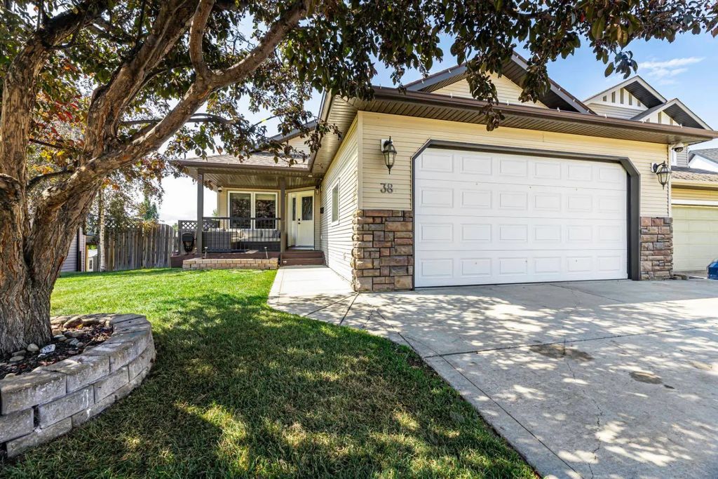 38 Ivany Close , Red Deer