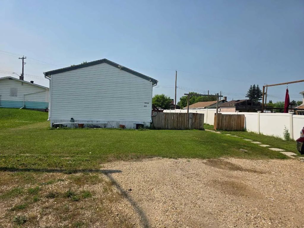 5016 49 Street  , Clive
