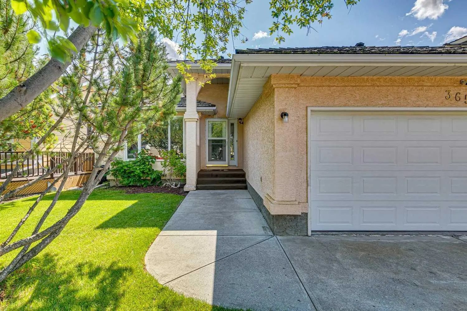 365 Sunmills Drive Southeast, Calgary – Residential Detached Listing Photo 2