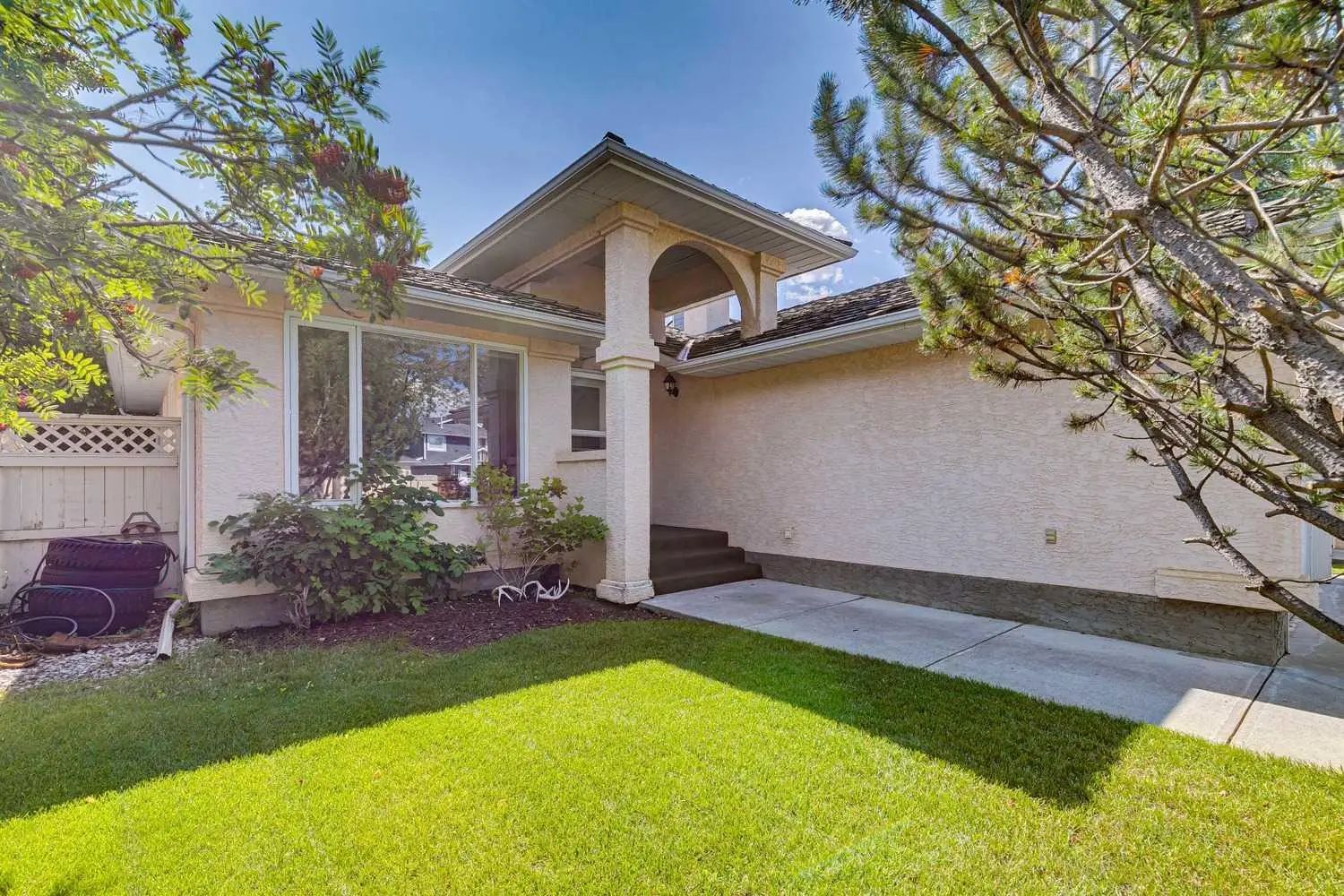365 Sunmills Drive Southeast, Calgary – Residential Detached Listing Photo 3