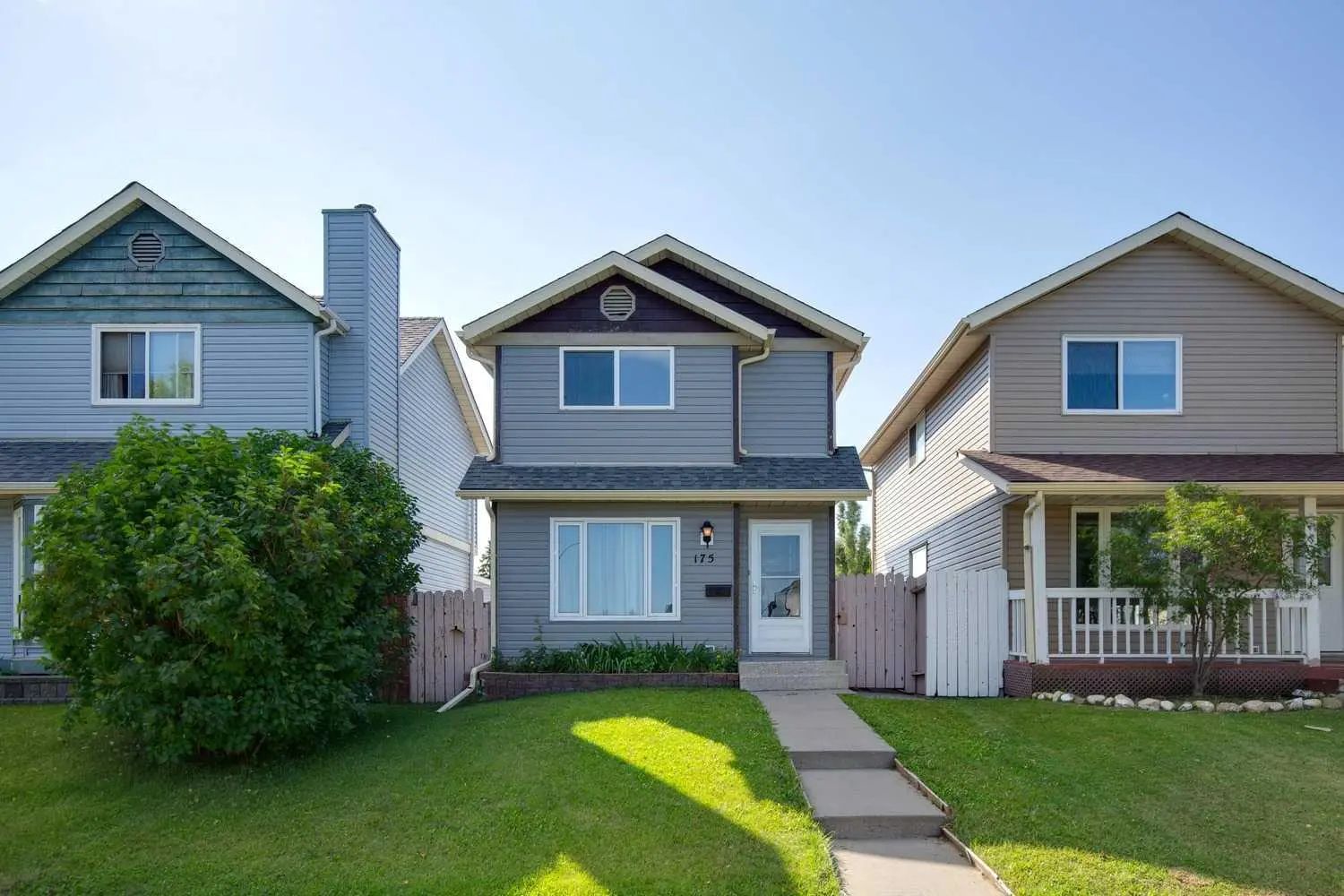 175 Castleridge Drive Northeast, Calgary – Residential Detached Listing Photo 2