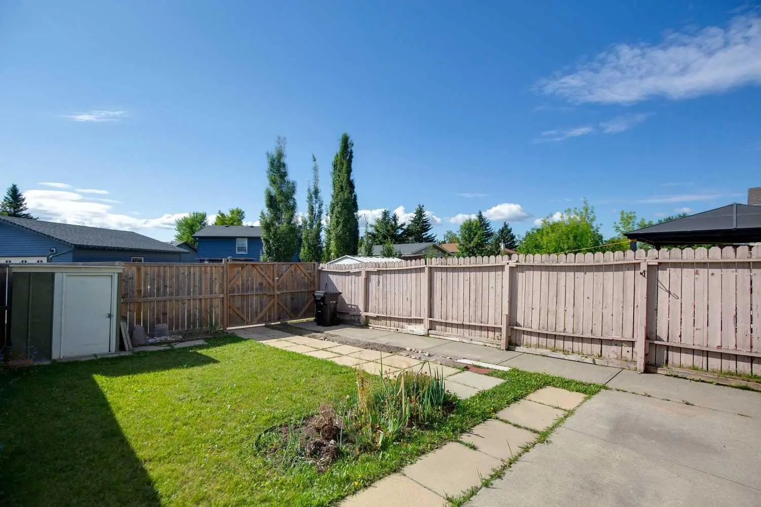175 Castleridge Drive Northeast, Calgary – Residential Detached Listing Photo 3