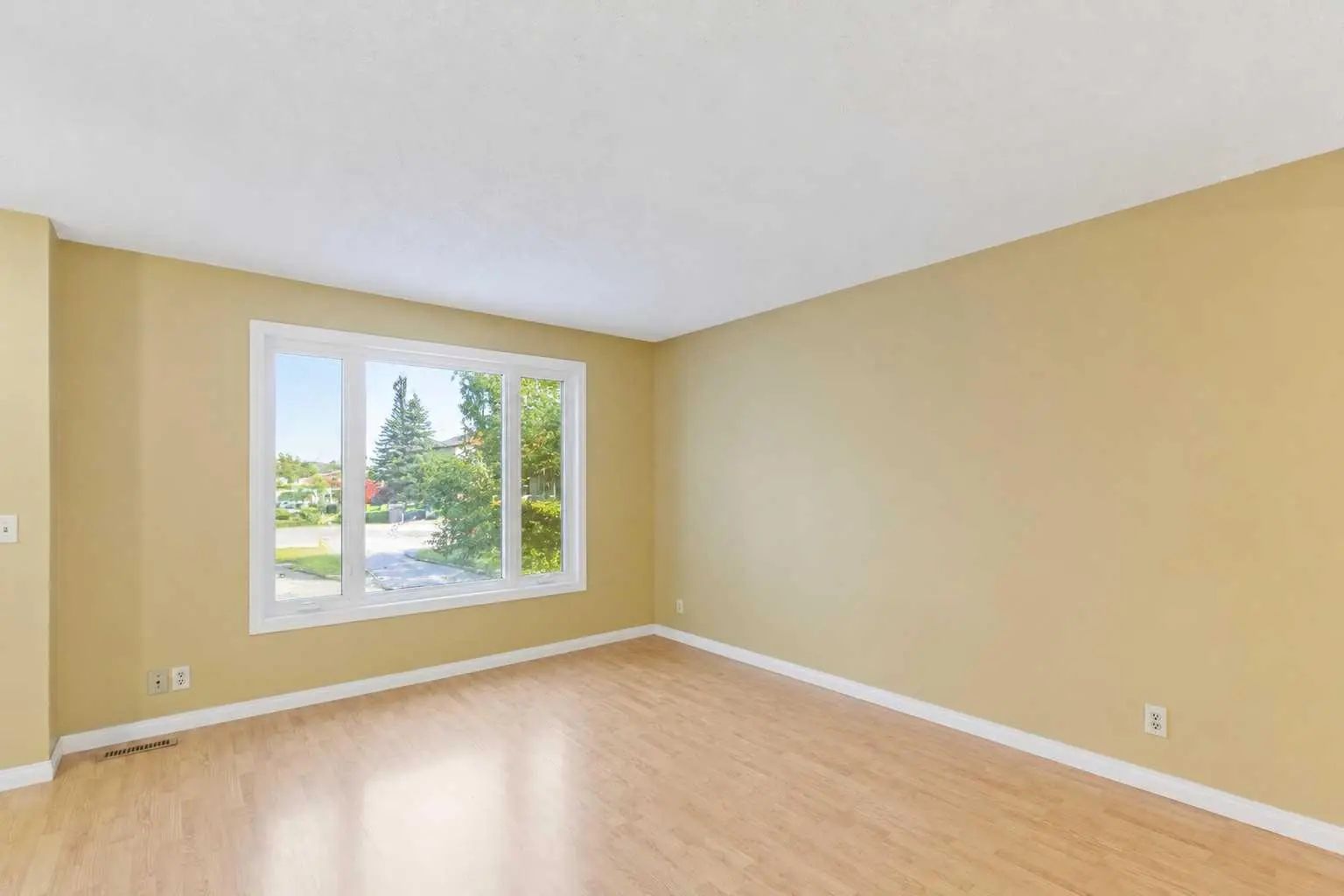 175 Castleridge Drive Northeast, Calgary – Residential Detached Listing Photo 6