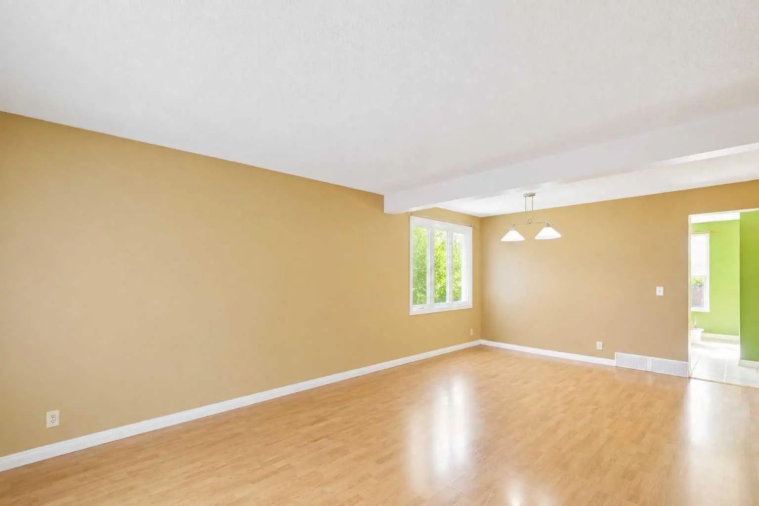 175 Castleridge Drive Northeast, Calgary – Residential Detached Listing Photo 7