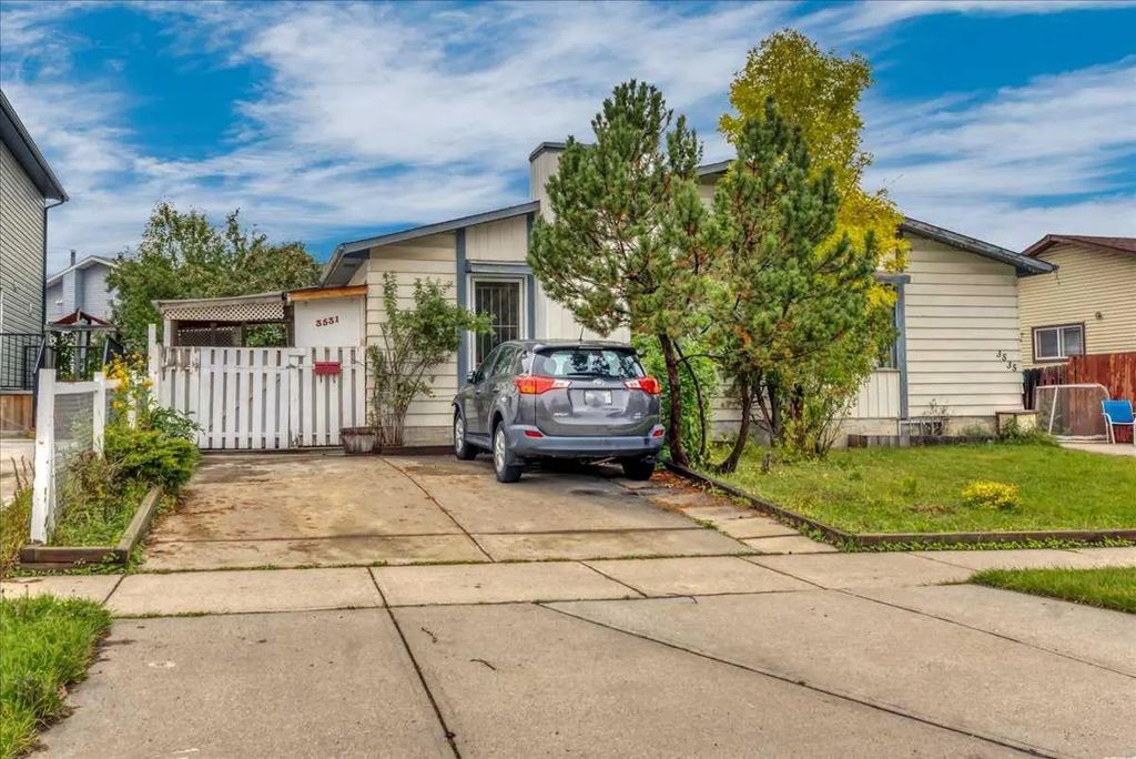 3531 42 Street Ne, Calgary