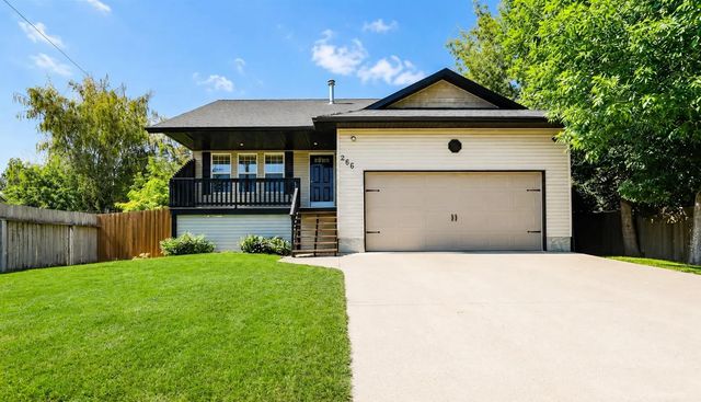 266 S 1 Street W, Magrath