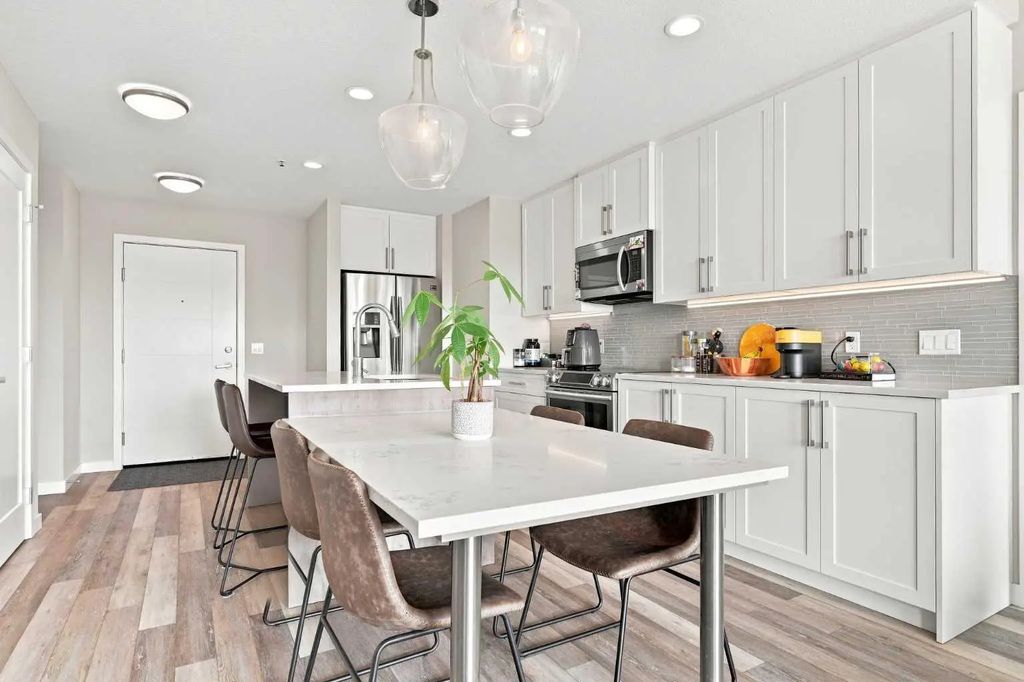 320 8530 8a Avenue Sw, Calgary