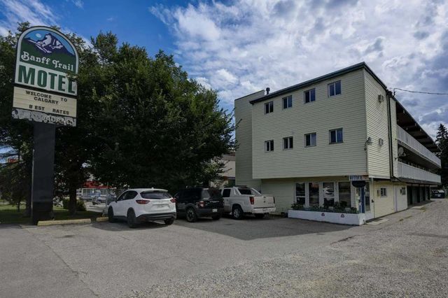 2107 16 Avenue Nw, Calgary