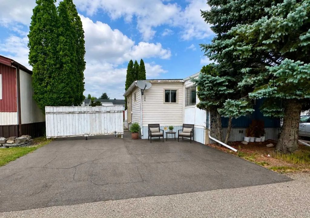 106 2300 13 Street N, Lethbridge