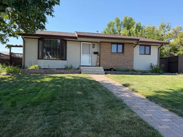 97 Greenview Close N, Lethbridge