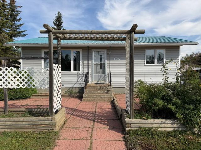 4912 49 Avenue , Girouxville