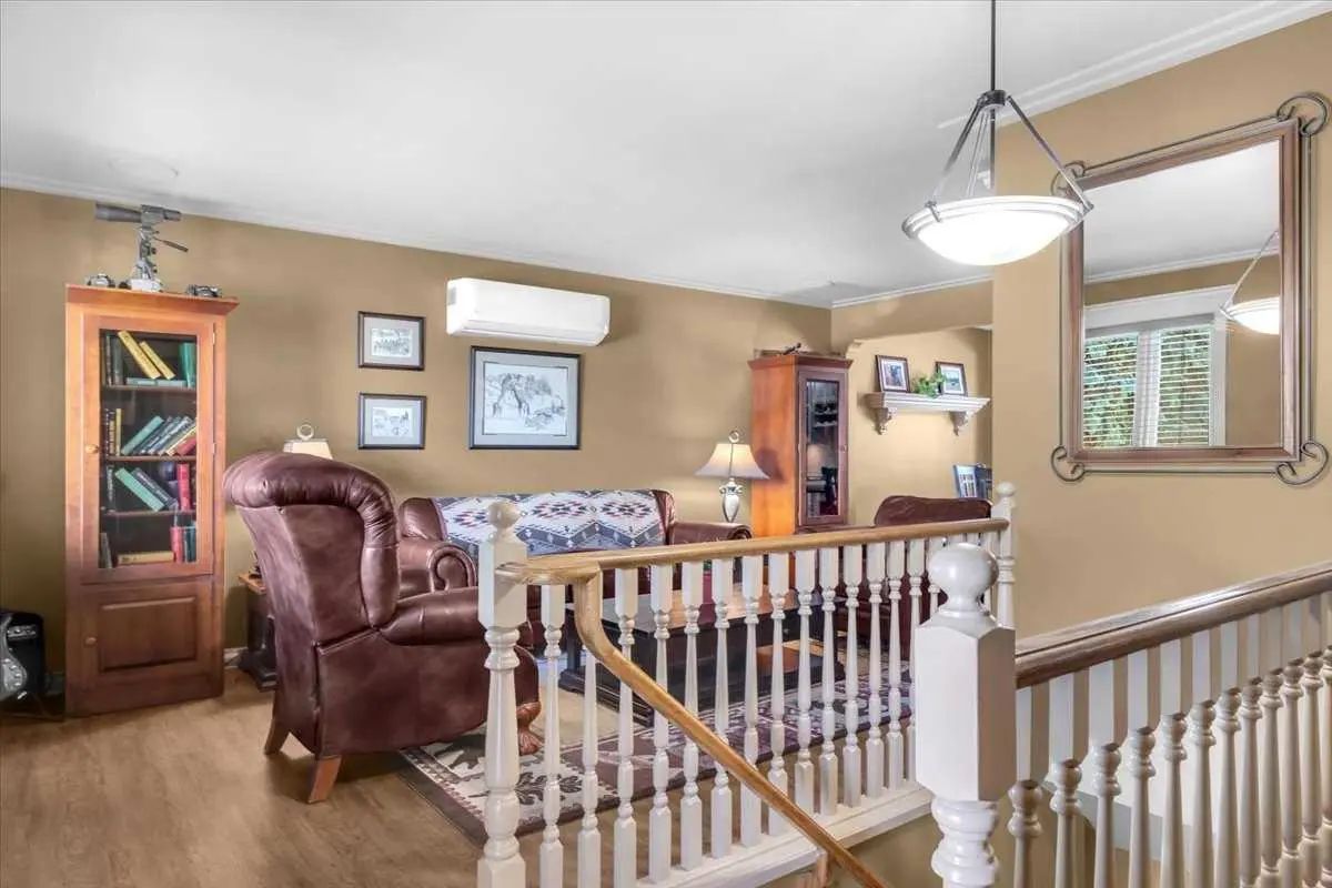 2211 45 Street Southeast, Calgary – Residential Detached Listing Photo 4