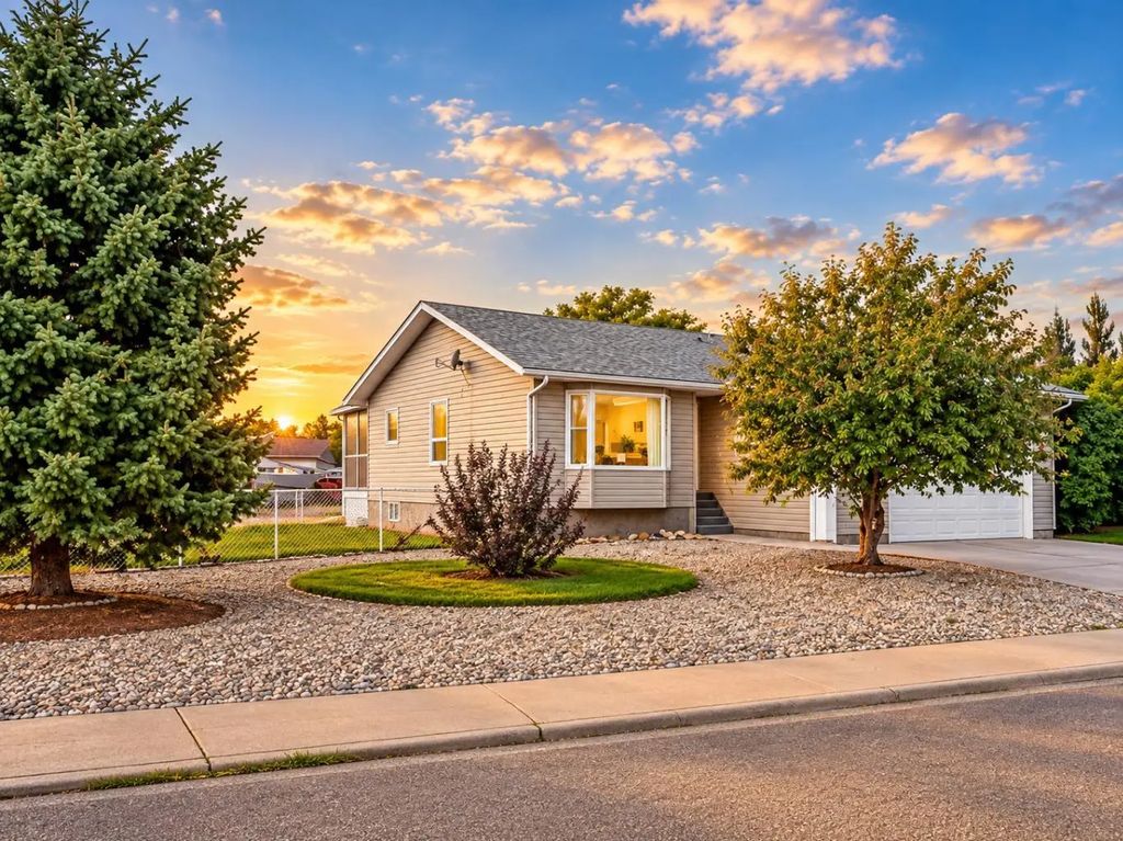 2701 24 Avenue , Nanton