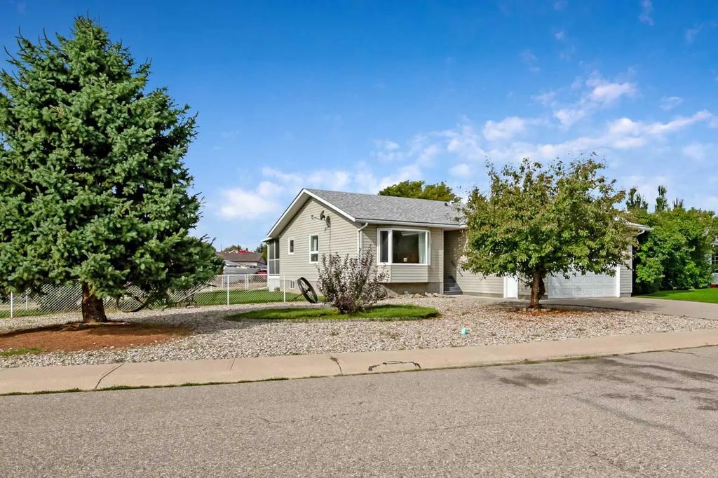 2701 24 Avenue , Nanton