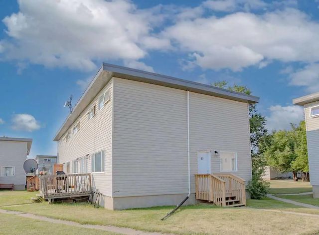 40 305 5 Street , Wainwright