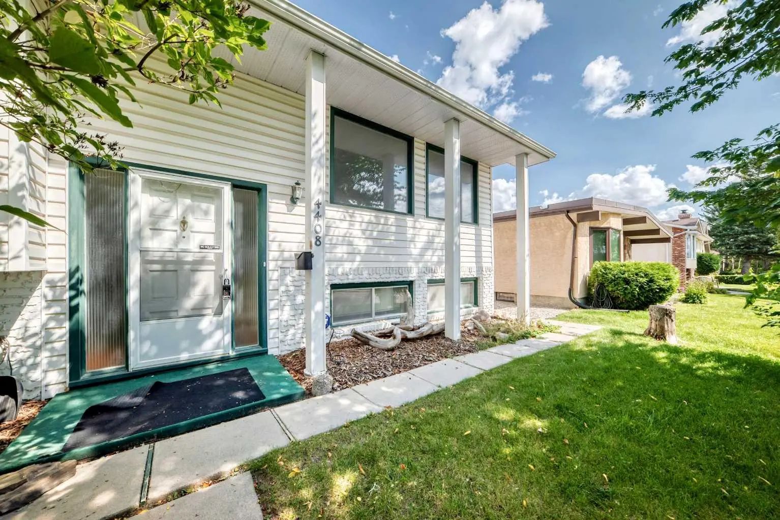 4408 Dalhart Road Northwest, Calgary – Residential Detached Listing Photo 2