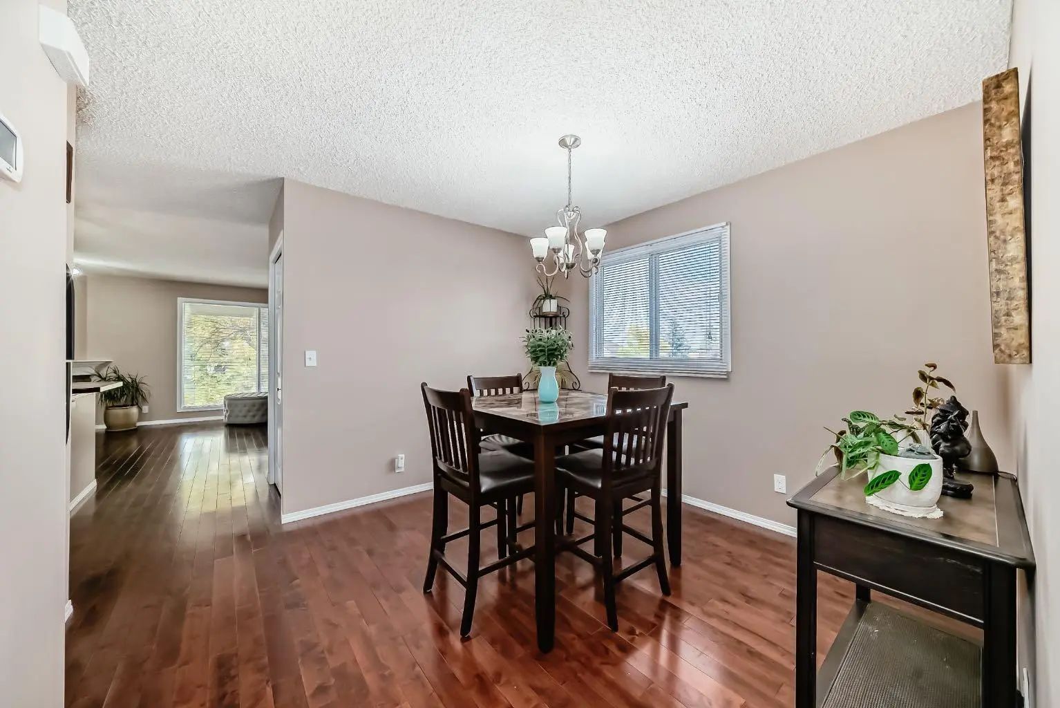 8432 Berkley Road Northwest, Calgary – Residential Semi Detached (Half Duplex) Listing Photo 10