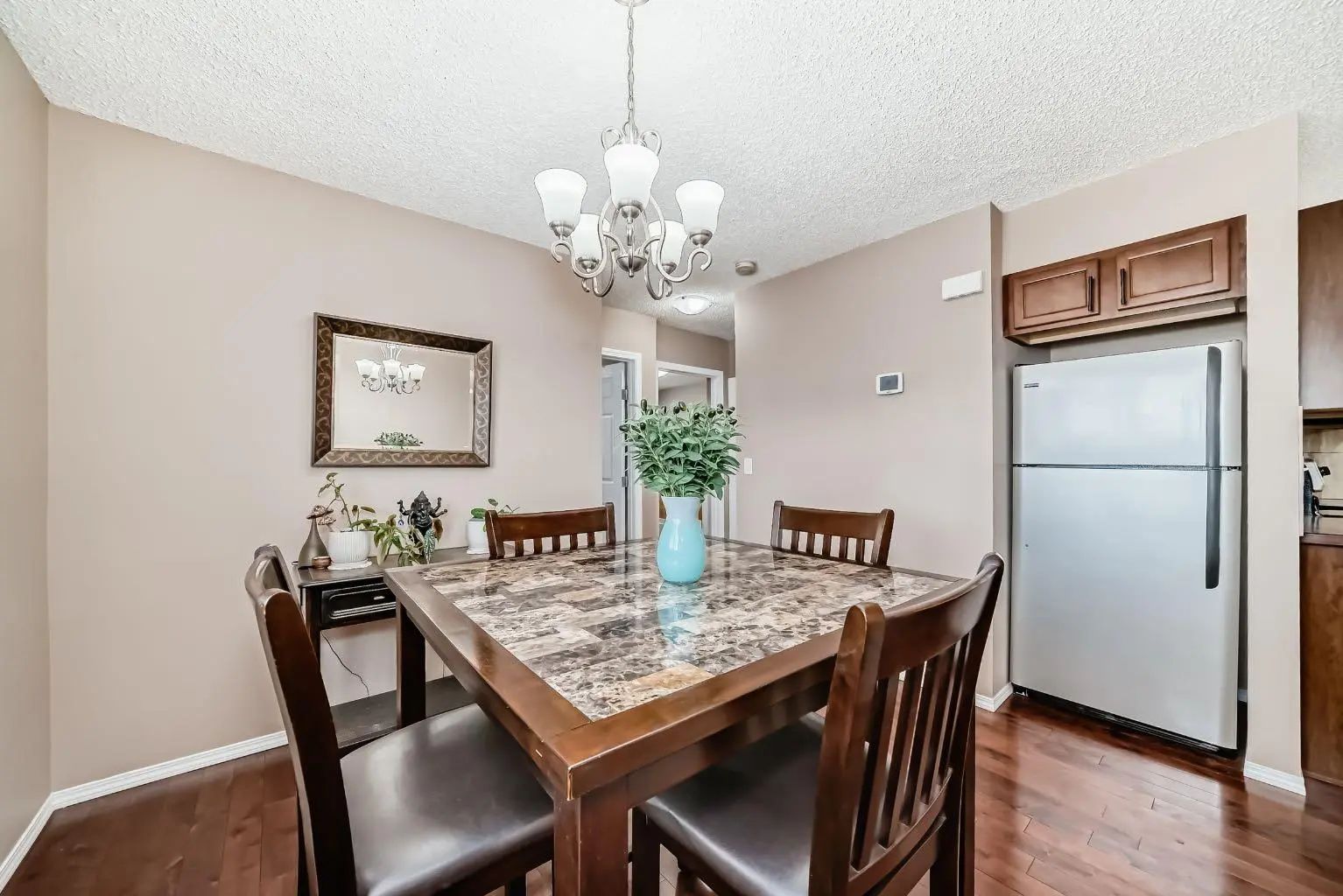 8432 Berkley Road Northwest, Calgary – Residential Semi Detached (Half Duplex) Listing Photo 11