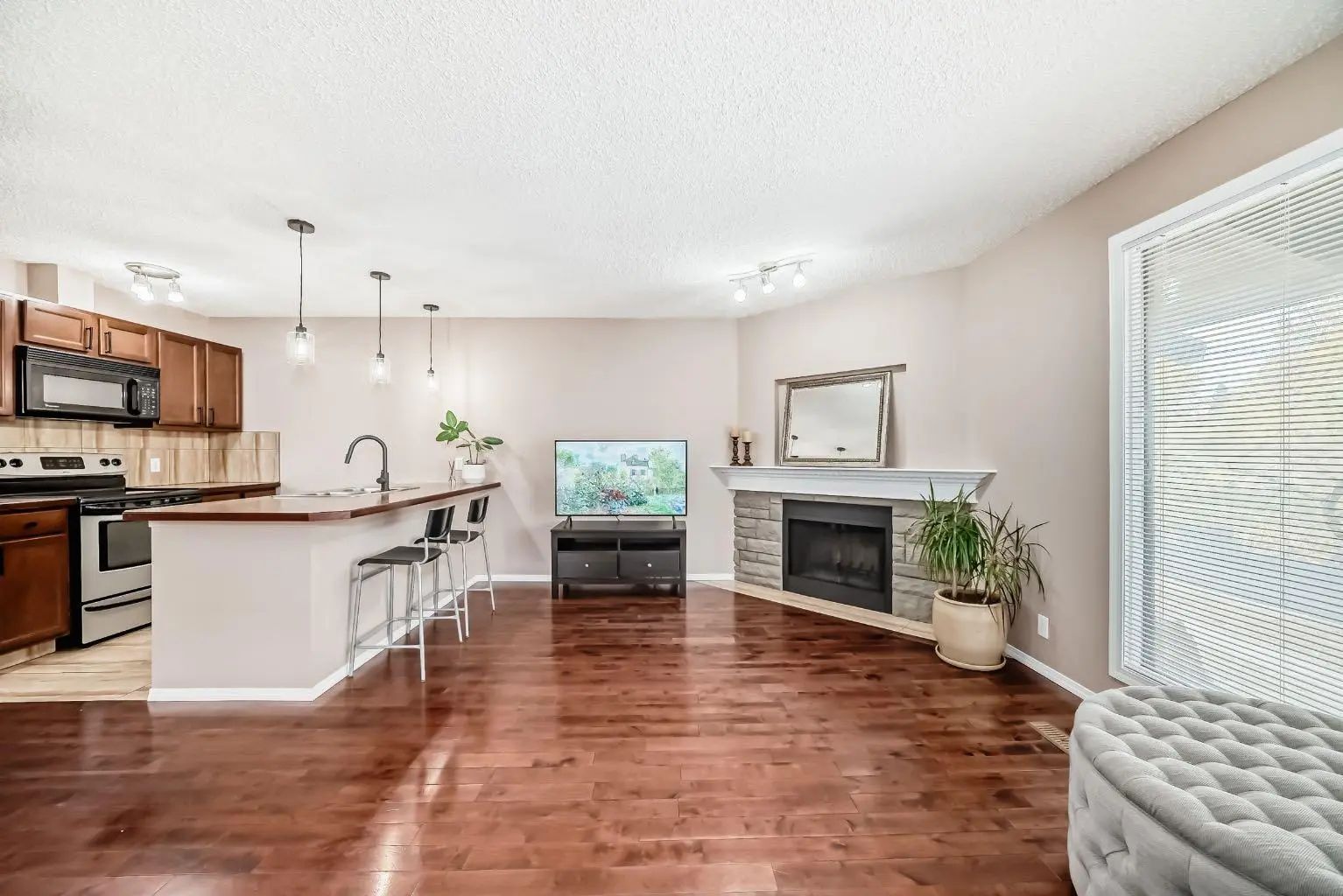 8432 Berkley Road Northwest, Calgary – Residential Semi Detached (Half Duplex) Listing Photo 12