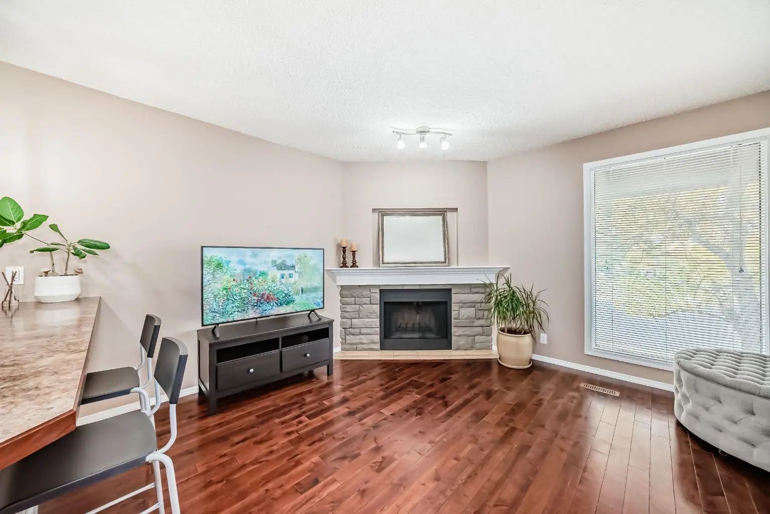8432 Berkley Road Northwest, Calgary – Residential Semi Detached (Half Duplex) Listing Photo 13