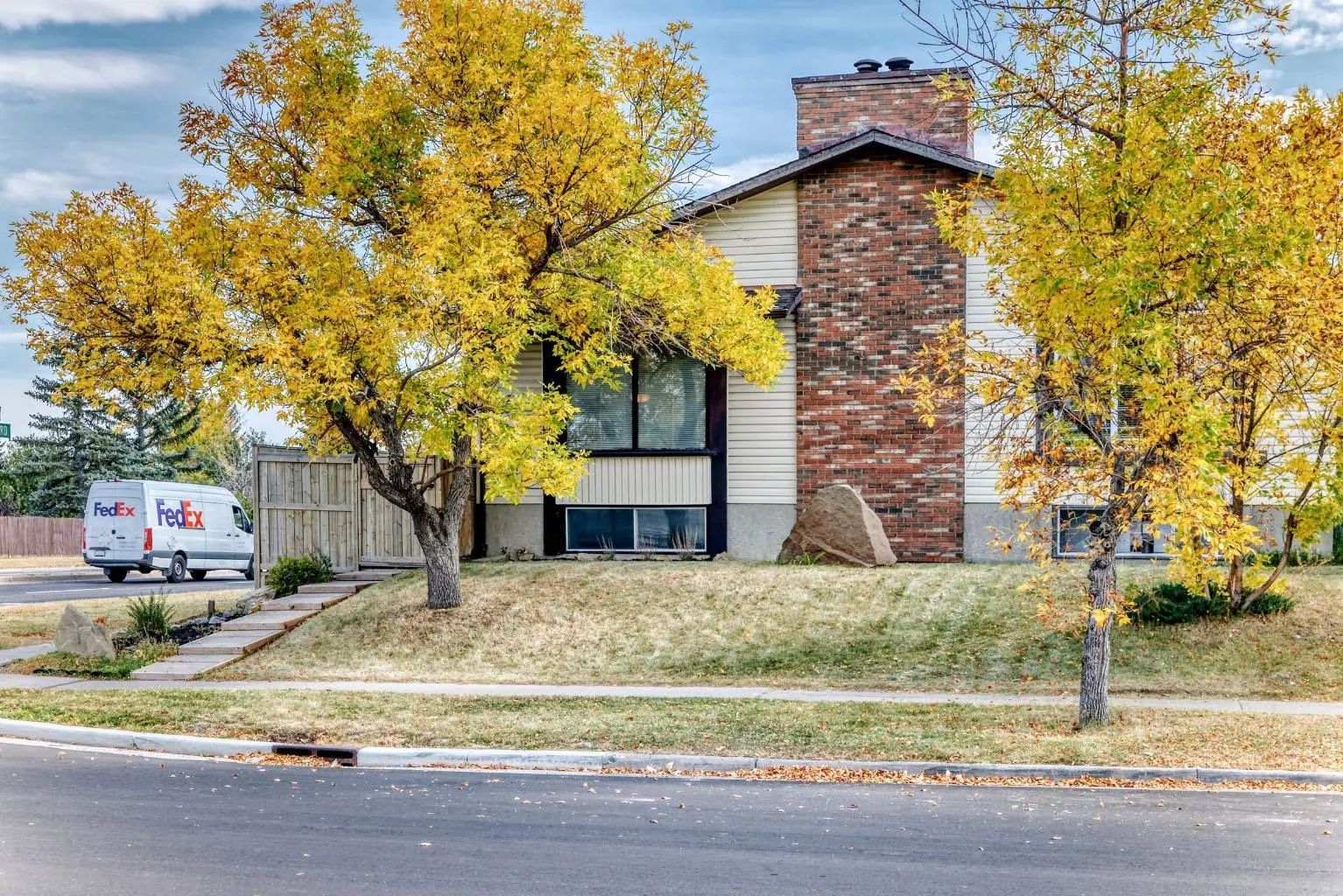 8432 Berkley Road Northwest, Calgary – Residential Semi Detached (Half Duplex) Listing Photo 3