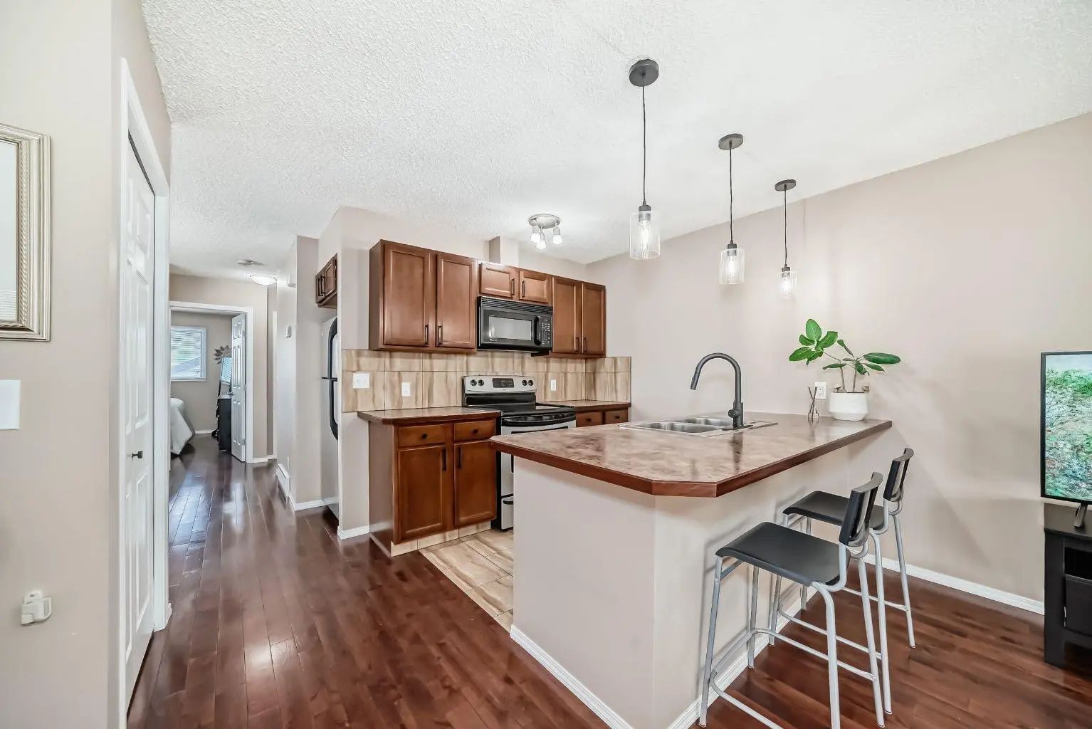 8432 Berkley Road Northwest, Calgary – Residential Semi Detached (Half Duplex) Listing Photo 4