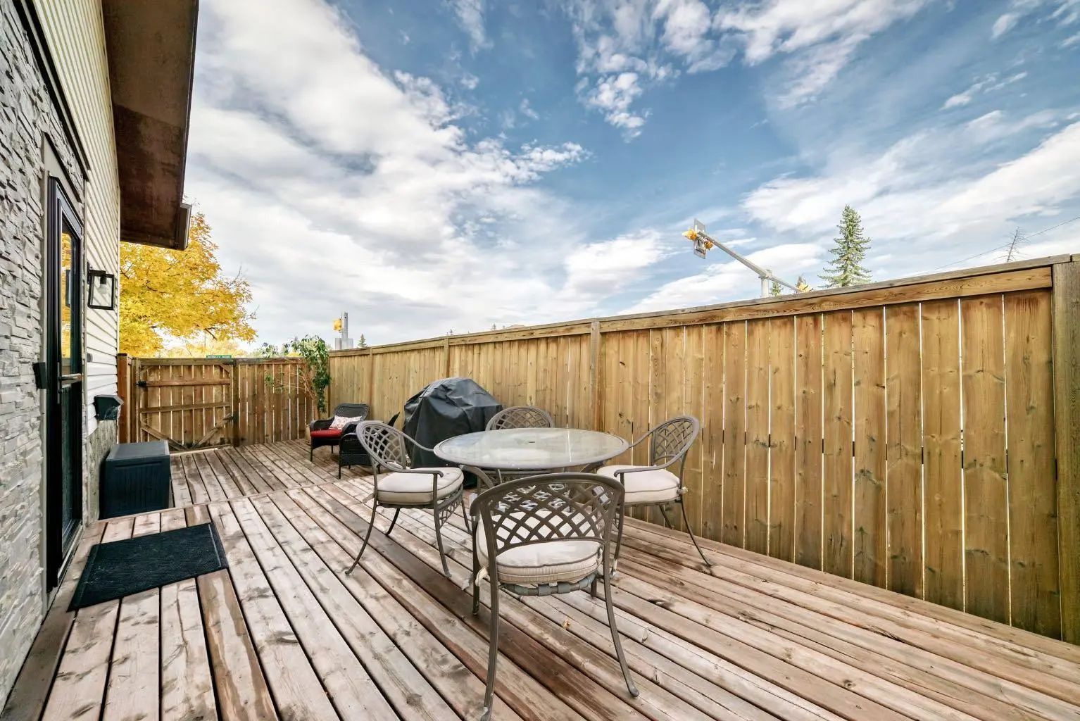 8432 Berkley Road Northwest, Calgary – Residential Semi Detached (Half Duplex) Listing Photo 42