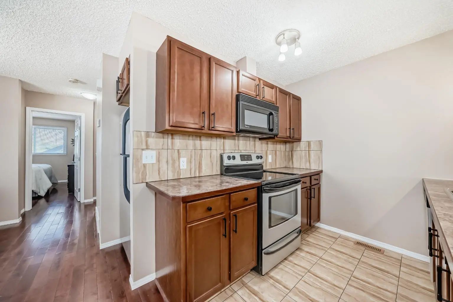 8432 Berkley Road Northwest, Calgary – Residential Semi Detached (Half Duplex) Listing Photo 5