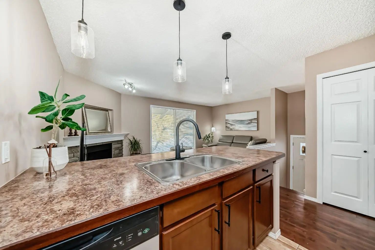 8432 Berkley Road Northwest, Calgary – Residential Semi Detached (Half Duplex) Listing Photo 8